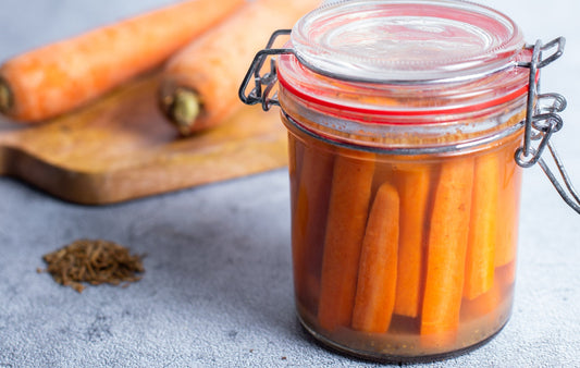 Un pot de Pickles de carottes au cumin et Vinaigre de cidre