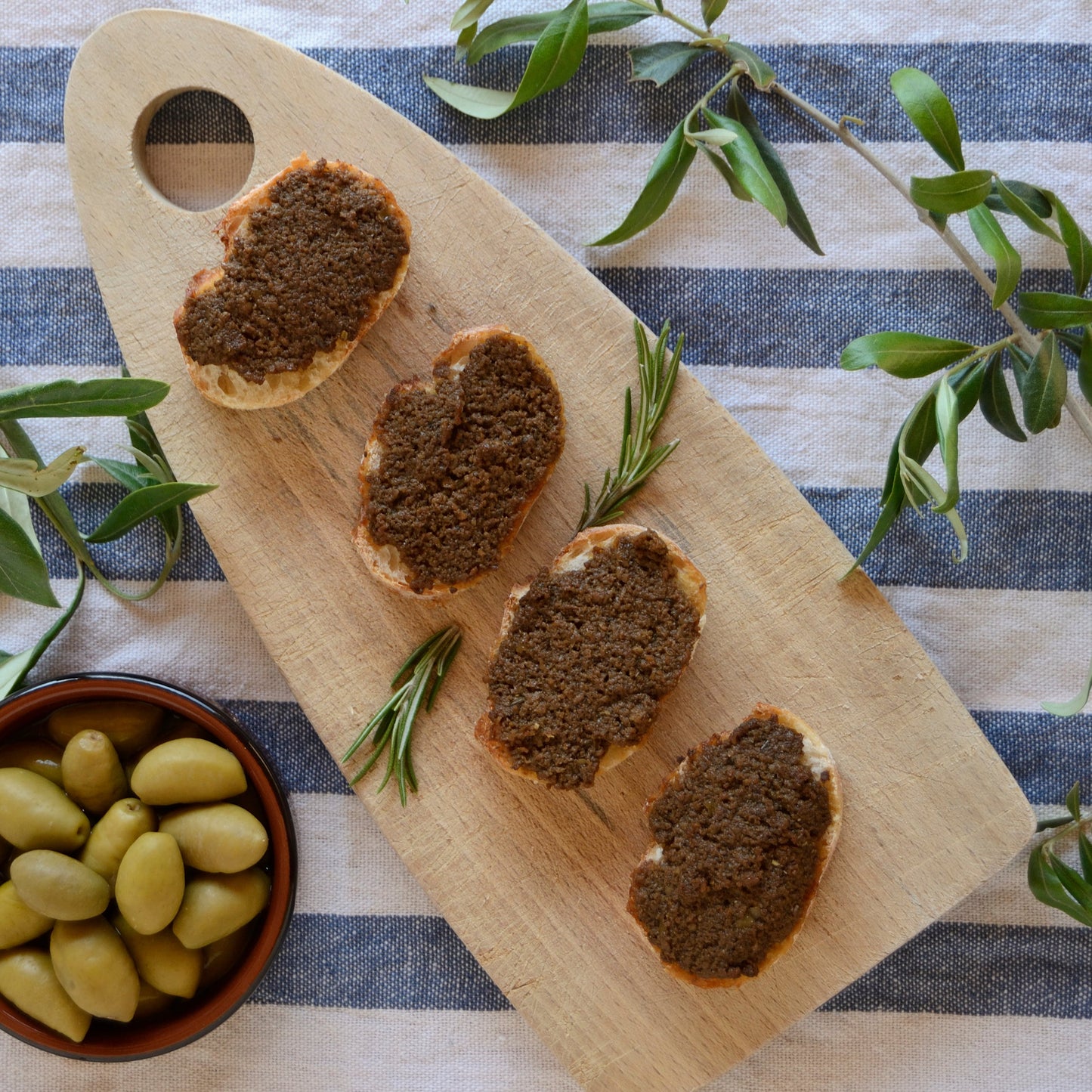 Pâte d'olive au balsamique sur toast