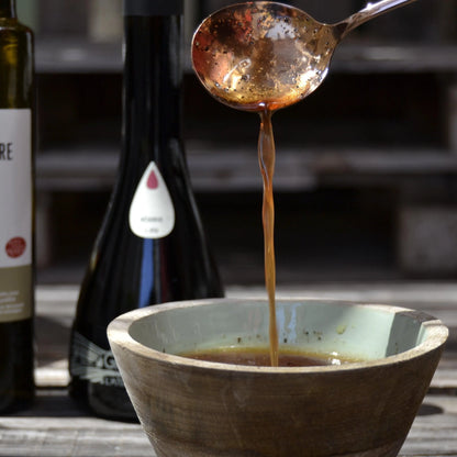 vinaigre de vin reserve avec une cuillère